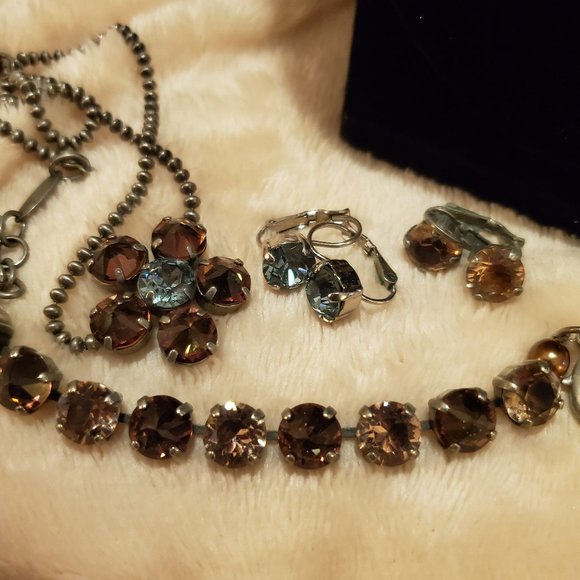 Sabika AFTER FIVE Daisy set - Picture 2 of 4